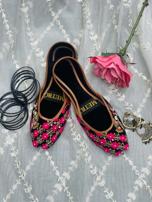 Royal Blossom – Black & Pink Handcrafted Khussa